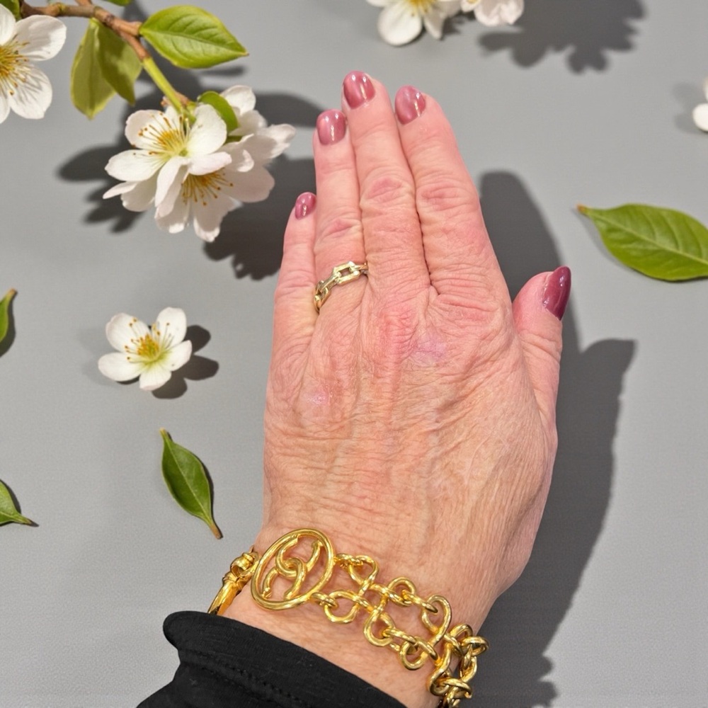 VINTAGE 1993 CHANEL CC CHARM GOLD CHAIN LINK BRACELET - Picture 10 of 11